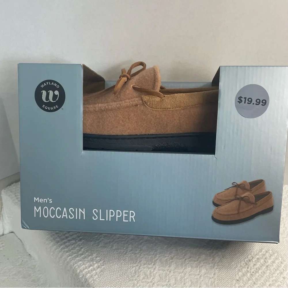 Men's Tan Suede Moccasin Slippers‎ Loafers~ Size Medium * NWT